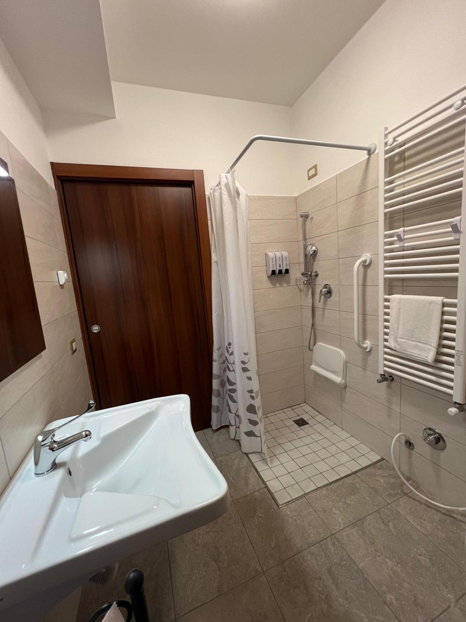 Sigis Hotel - Fiumicino Exterior photo